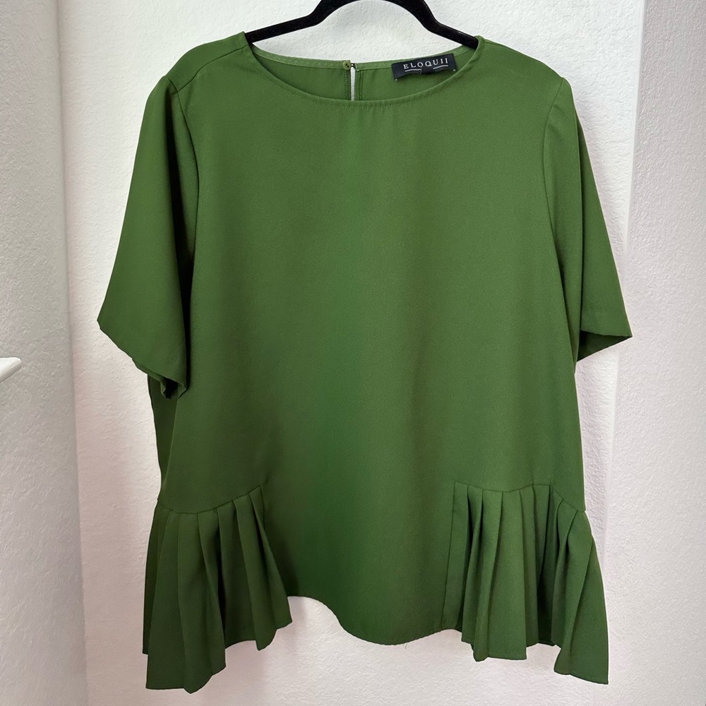Lovely green top! So flattering and takes you from the office to a dinner date!